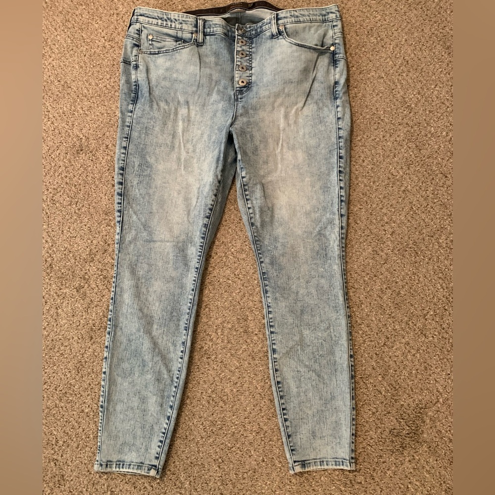 Torrid Bombshell Light Blue Acid Wash Denim Jeans 20 Regular (R)